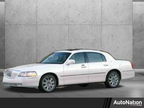 LINCOLN TOWN CAR 2004 1LNHM83W24Y683389 image